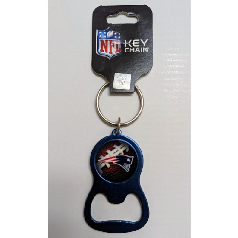 🏈🆕 NEW ENGLAND PATRIOTS KEYCHAIN/BEVERAGE BOTTLE OPENER WITH KEY RING - NFL